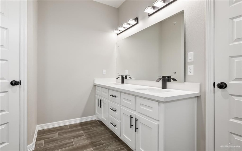 3303 Alcatraz Street, Edinburg, TX 78542, 3 Bedrooms Bedrooms, ,2 BathroomsBathrooms,Residential,For Sale,3303 Alcatraz Street,472293