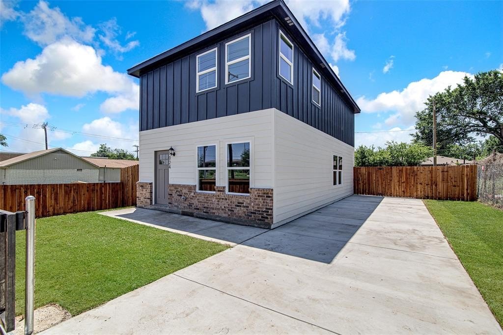 1024 E Daggett Avenue, Fort Worth, TX 76104, 3 Habitaciones Habitaciones , ,2 BañosBaños,Residential,En Venta,1024 E Daggett Avenue,20948499