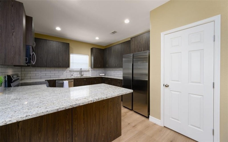 902 N Barrett Avenue, Denison, TX 75020, 3 Bedrooms Bedrooms, ,2 BathroomsBathrooms,Residential Lease,For Rent,902 N Barrett Avenue,20948521