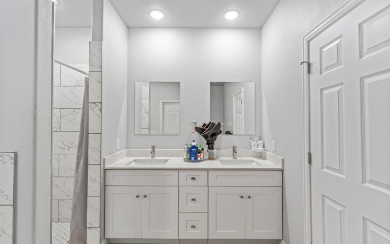402 ROBBINS Street, Cleburne, TX 76031, 4 Bedrooms Bedrooms, ,2 BathroomsBathrooms,Residential,For Sale,402 ROBBINS Street,20947277