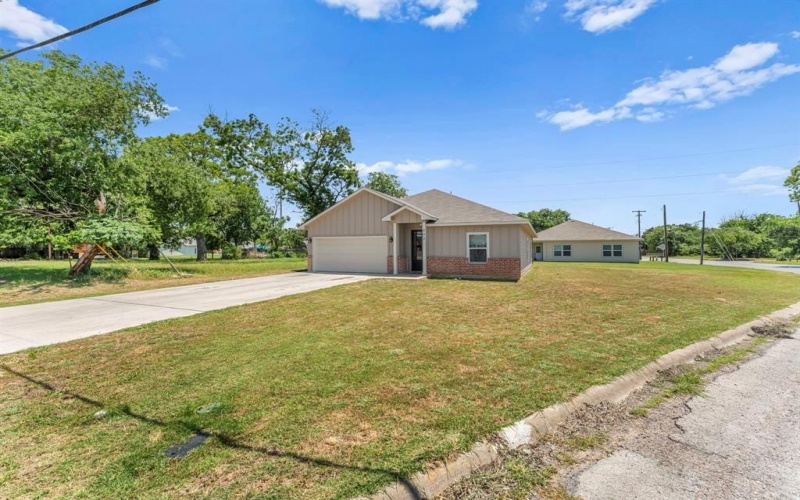 402 ROBBINS Street, Cleburne, TX 76031, 4 Bedrooms Bedrooms, ,2 BathroomsBathrooms,Residential,For Sale,402 ROBBINS Street,20947277