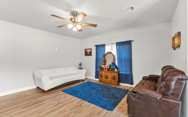 402 ROBBINS Street, Cleburne, TX 76031, 4 Bedrooms Bedrooms, ,2 BathroomsBathrooms,Residential,For Sale,402 ROBBINS Street,20947277