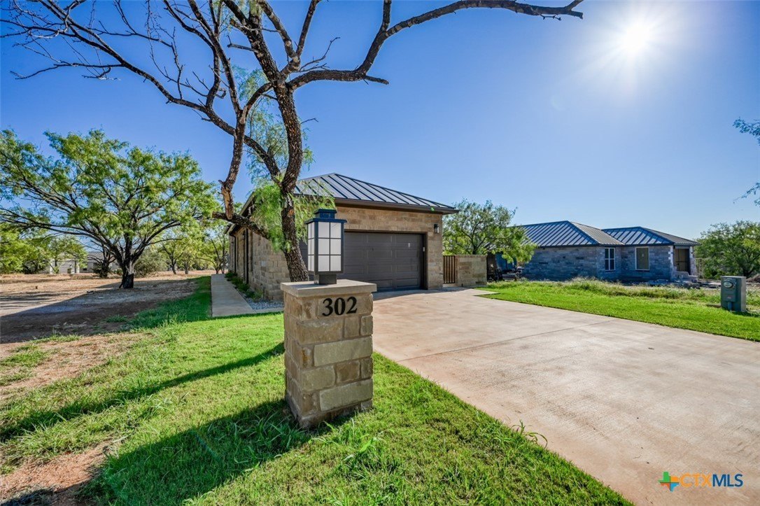 302 Parallel Circle, Horseshoe Bay, TX 78657, 2 Bedrooms Bedrooms, ,2 BathroomsBathrooms,Residential,For Sale,302 Parallel Circle,579770
