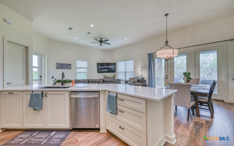 302 Parallel Circle, Horseshoe Bay, TX 78657, 2 Bedrooms Bedrooms, ,2 BathroomsBathrooms,Residential,For Sale,302 Parallel Circle,579770