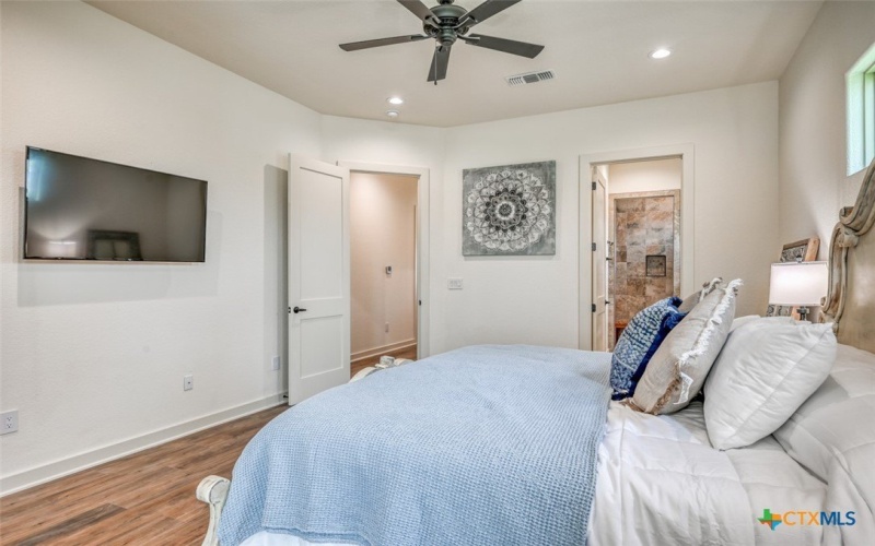 302 Parallel Circle, Horseshoe Bay, TX 78657, 2 Bedrooms Bedrooms, ,2 BathroomsBathrooms,Residential,For Sale,302 Parallel Circle,579770