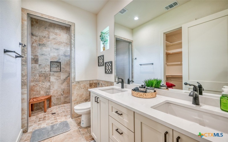 302 Parallel Circle, Horseshoe Bay, TX 78657, 2 Bedrooms Bedrooms, ,2 BathroomsBathrooms,Residential,For Sale,302 Parallel Circle,579770