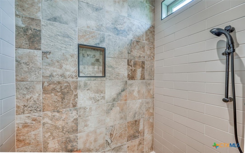 302 Parallel Circle, Horseshoe Bay, TX 78657, 2 Bedrooms Bedrooms, ,2 BathroomsBathrooms,Residential,For Sale,302 Parallel Circle,579770