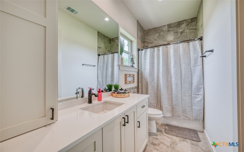 302 Parallel Circle, Horseshoe Bay, TX 78657, 2 Bedrooms Bedrooms, ,2 BathroomsBathrooms,Residential,For Sale,302 Parallel Circle,579770