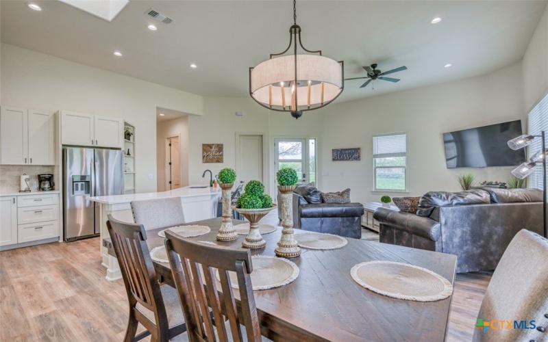 302 Parallel Circle, Horseshoe Bay, TX 78657, 2 Bedrooms Bedrooms, ,2 BathroomsBathrooms,Residential,For Sale,302 Parallel Circle,579770