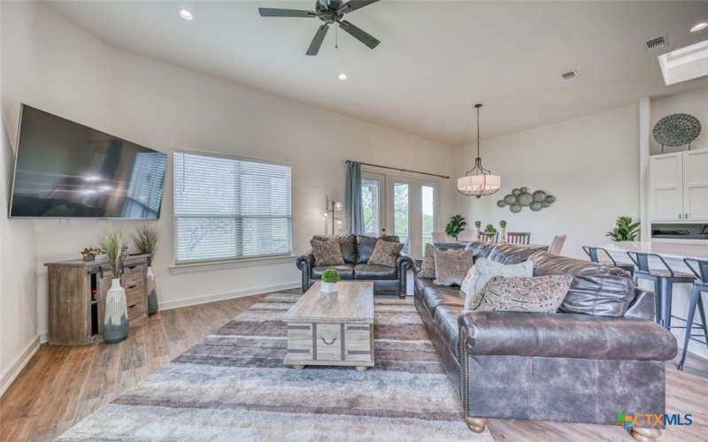 302 Parallel Circle, Horseshoe Bay, TX 78657, 2 Bedrooms Bedrooms, ,2 BathroomsBathrooms,Residential,For Sale,302 Parallel Circle,579770