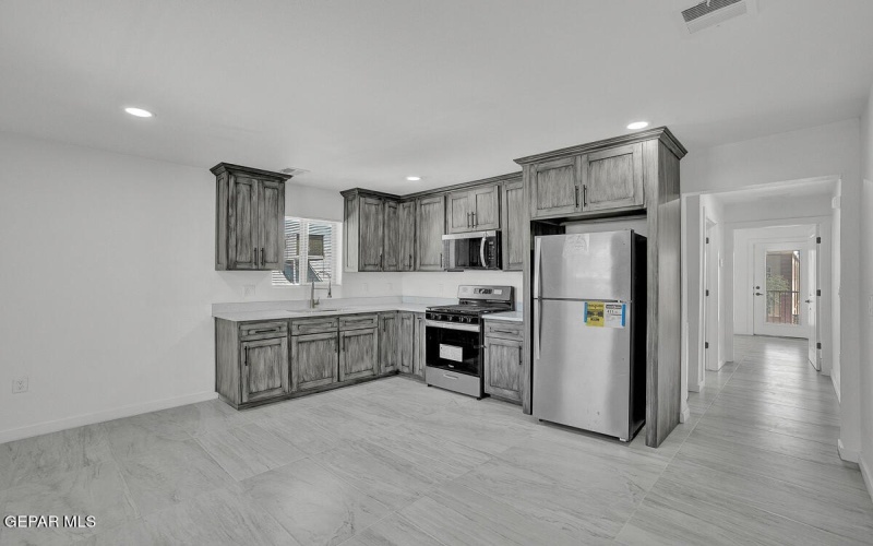 1107 MYRTLE Avenue unit: A #A, El Paso, TX 79901, 1 Bedroom Bedrooms, ,1 BathroomBathrooms,Residential Multi Family,For Sale,1107 MYRTLE Avenue unit: A,923408