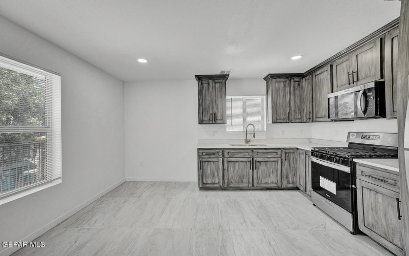 1107 MYRTLE Avenue unit: A #A, El Paso, TX 79901, 1 Bedroom Bedrooms, ,1 BathroomBathrooms,Residential Multi Family,For Sale,1107 MYRTLE Avenue unit: A,923408