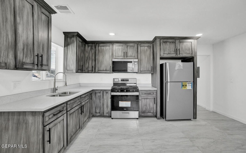 1107 MYRTLE Avenue unit: A #A, El Paso, TX 79901, 1 Bedroom Bedrooms, ,1 BathroomBathrooms,Residential Multi Family,For Sale,1107 MYRTLE Avenue unit: A,923408