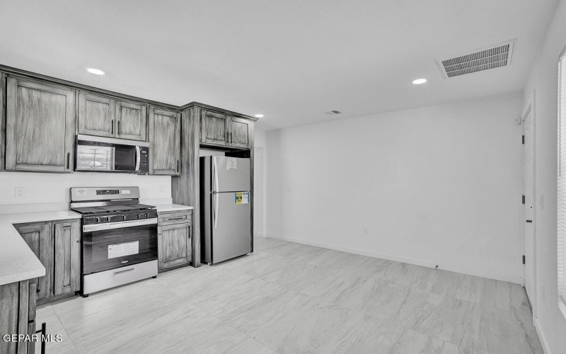 1107 MYRTLE Avenue unit: A #A, El Paso, TX 79901, 1 Bedroom Bedrooms, ,1 BathroomBathrooms,Residential Multi Family,For Sale,1107 MYRTLE Avenue unit: A,923408