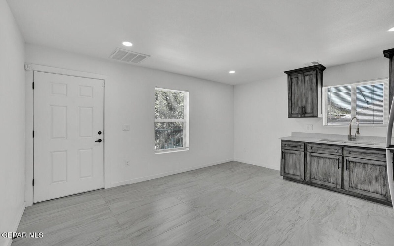 1107 MYRTLE Avenue unit: A #A, El Paso, TX 79901, 1 Bedroom Bedrooms, ,1 BathroomBathrooms,Residential Multi Family,For Sale,1107 MYRTLE Avenue unit: A,923408