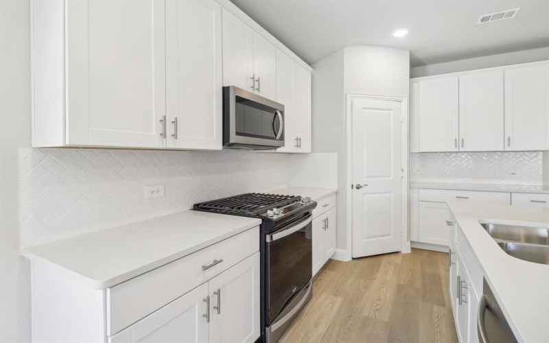 1023 Emberwood Drive, McKinney, TX 75069, 4 Bedrooms Bedrooms, ,3 BathroomsBathrooms,Residential,For Sale,1023 Emberwood Drive,20946092