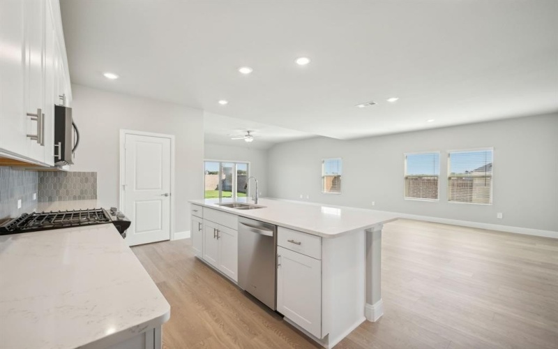 1021 Emberwood Drive, McKinney, TX 75069, 4 Bedrooms Bedrooms, ,3 BathroomsBathrooms,Residential,For Sale,1021 Emberwood Drive,20946093