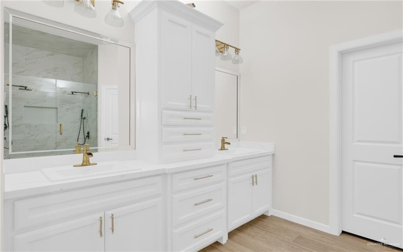 8015 N 48th Lane, McAllen, TX 78504, 4 Bedrooms Bedrooms, ,3 BathroomsBathrooms,Residential,For Sale,8015 N 48th Lane,472414