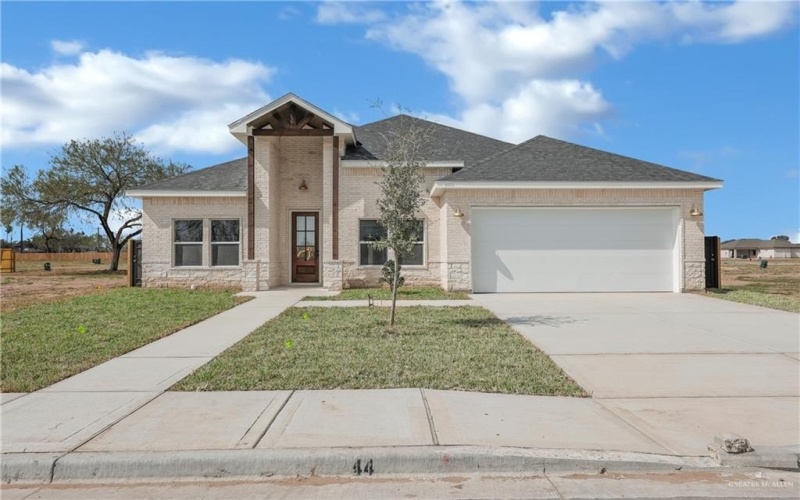 8015 N 48th Lane, McAllen, TX 78504, 4 Bedrooms Bedrooms, ,3 BathroomsBathrooms,Residential,For Sale,8015 N 48th Lane,472414
