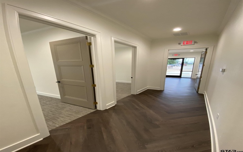 2524 Oak Manor Way, Tyler, TX 75703, ,Commercial Lease,For Rent,2524 Oak Manor Way,25008134