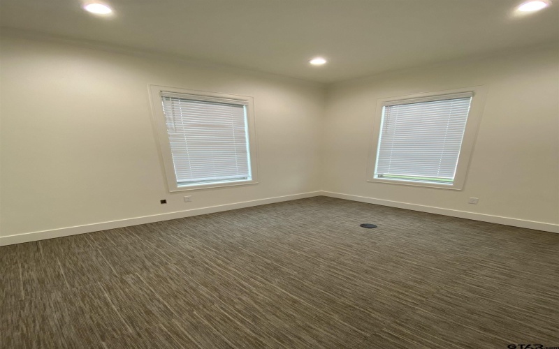 2524 Oak Manor Way, Tyler, TX 75703, ,Commercial Lease,For Rent,2524 Oak Manor Way,25008134