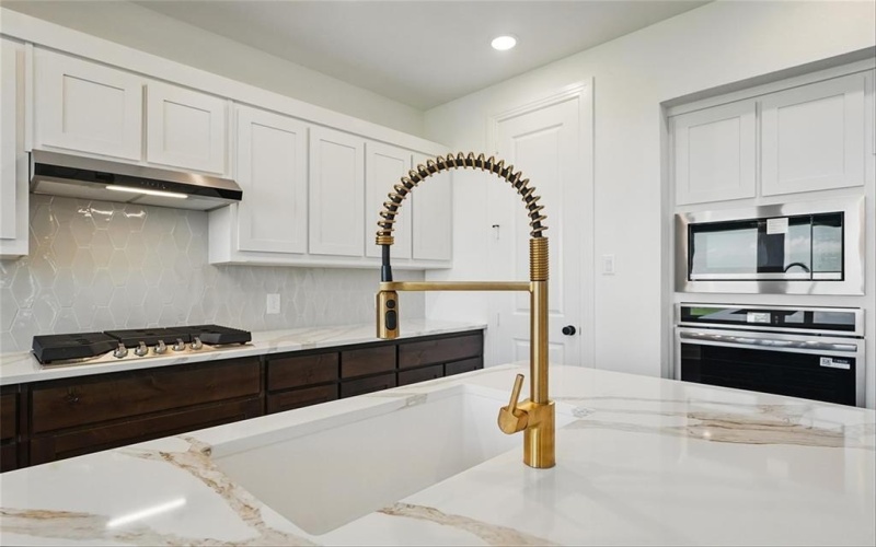 2403 Carpano Lane, McLendon Chisholm, TX 75032, 4 Bedrooms Bedrooms, ,5 BathroomsBathrooms,Residential,For Sale,2403 Carpano Lane,20948883