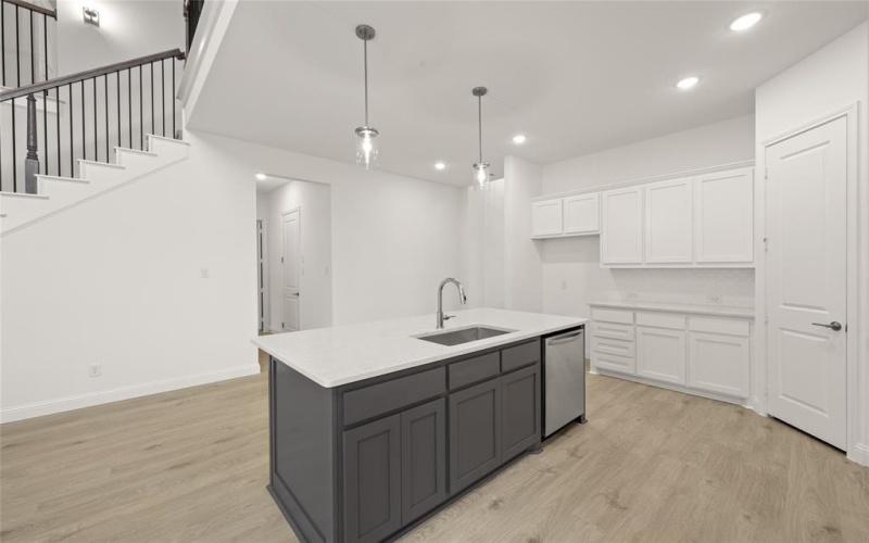 1016 Allegheny Court, Burleson, TX 76028, 5 Habitaciones Habitaciones , ,5 BañosBaños,Residential,En Venta,1016 Allegheny Court,20949245
