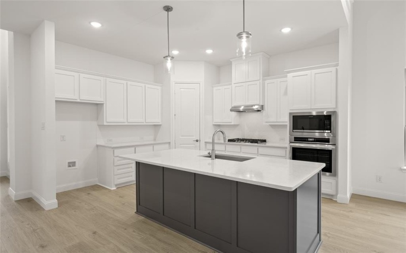 1016 Allegheny Court, Burleson, TX 76028, 5 Habitaciones Habitaciones , ,5 BañosBaños,Residential,En Venta,1016 Allegheny Court,20949245