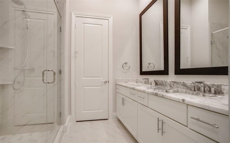 4651 New Water Lane, Dallas, TX 75219, 2 Habitaciones Habitaciones , ,2 BañosBaños,Residential,En Venta,4651 New Water Lane,20949322