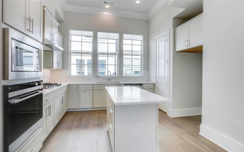 4651 New Water Lane, Dallas, TX 75219, 2 Habitaciones Habitaciones , ,2 BañosBaños,Residential,En Venta,4651 New Water Lane,20949322