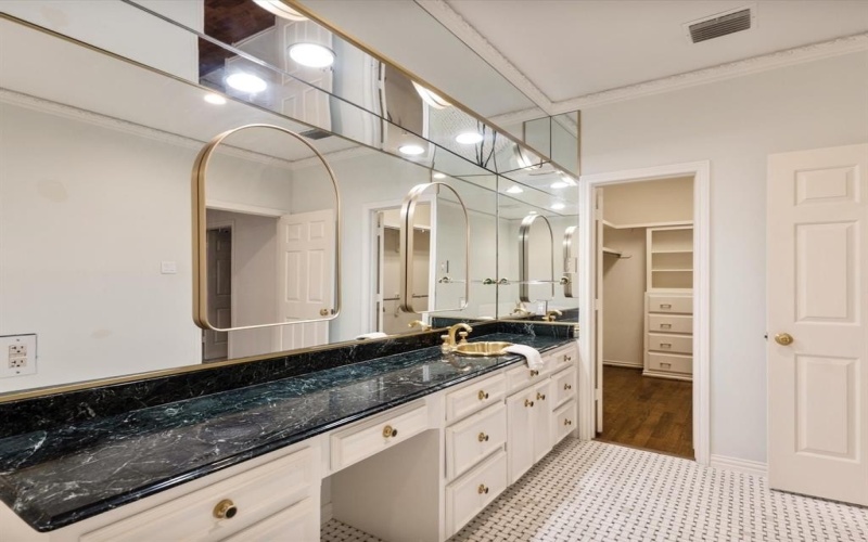 7 Duncannon Court, Dallas, TX 75225, 4 Bedrooms Bedrooms, ,5 BathroomsBathrooms,Residential,For Sale,7 Duncannon Court,20936138
