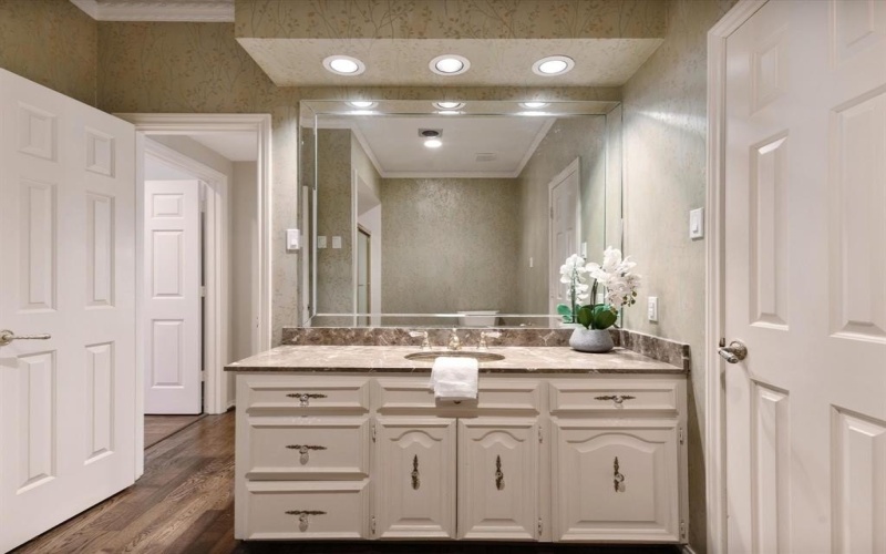 7 Duncannon Court, Dallas, TX 75225, 4 Bedrooms Bedrooms, ,5 BathroomsBathrooms,Residential,For Sale,7 Duncannon Court,20936138