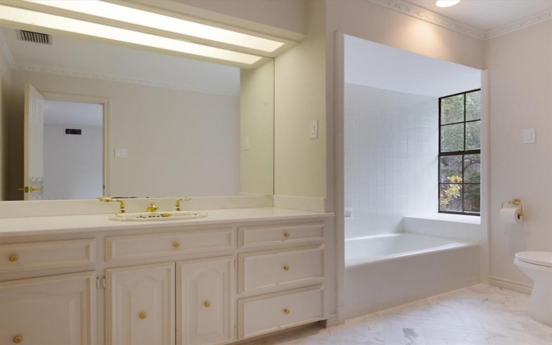 7 Duncannon Court, Dallas, TX 75225, 4 Bedrooms Bedrooms, ,5 BathroomsBathrooms,Residential,For Sale,7 Duncannon Court,20936138