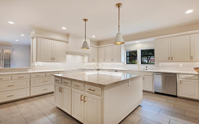 7 Duncannon Court, Dallas, TX 75225, 4 Bedrooms Bedrooms, ,5 BathroomsBathrooms,Residential,For Sale,7 Duncannon Court,20936138