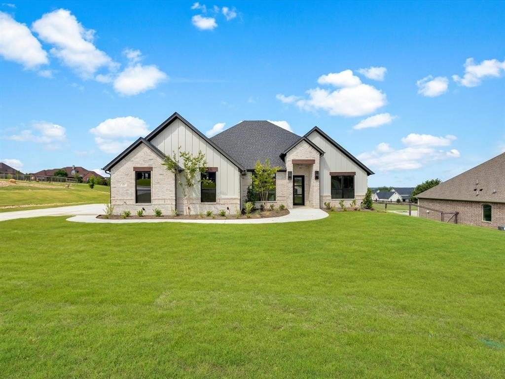 213 Martin Drive, Granbury, TX 76049, 4 Bedrooms Bedrooms, ,3 BathroomsBathrooms,Residential,For Sale,213 Martin Drive,20949068