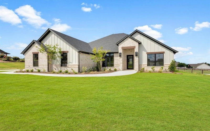 213 Martin Drive, Granbury, TX 76049, 4 Bedrooms Bedrooms, ,3 BathroomsBathrooms,Residential,For Sale,213 Martin Drive,20949068