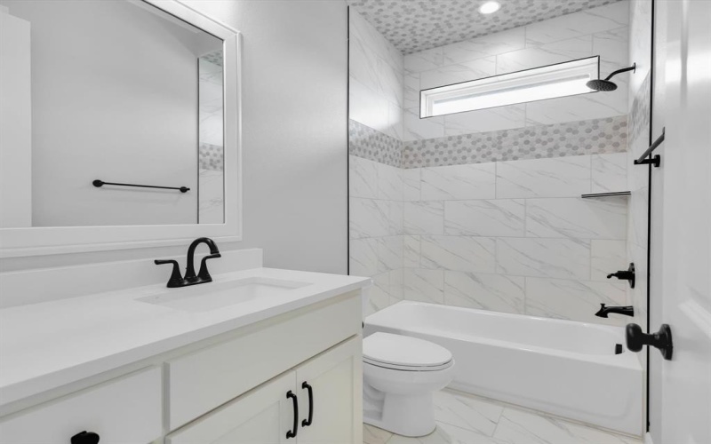 213 Martin Drive, Granbury, TX 76049, 4 Bedrooms Bedrooms, ,3 BathroomsBathrooms,Residential,For Sale,213 Martin Drive,20949068