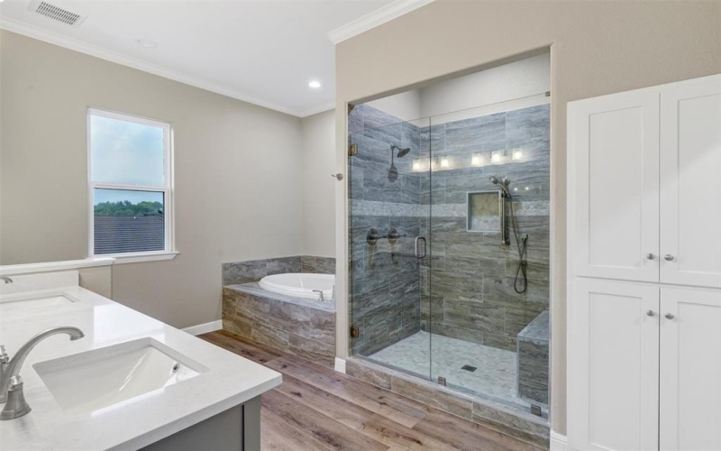 5128 Country Club Drive, Granbury, TX 76049, 4 Habitaciones Habitaciones , ,3 BañosBaños,Residential,En Venta,5128 Country Club Drive,20949559