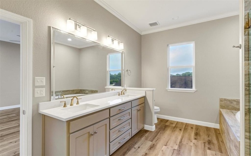 5128 Country Club Drive, Granbury, TX 76049, 4 Habitaciones Habitaciones , ,3 BañosBaños,Residential,En Venta,5128 Country Club Drive,20949559