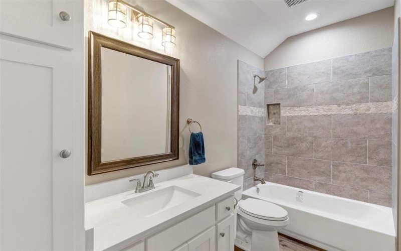 5128 Country Club Drive, Granbury, TX 76049, 4 Habitaciones Habitaciones , ,3 BañosBaños,Residential,En Venta,5128 Country Club Drive,20949559
