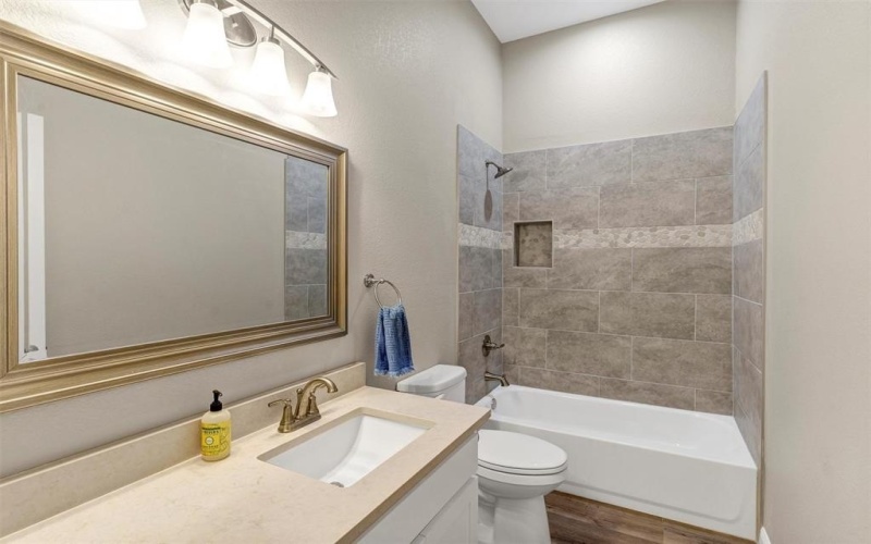 5128 Country Club Drive, Granbury, TX 76049, 4 Habitaciones Habitaciones , ,3 BañosBaños,Residential,En Venta,5128 Country Club Drive,20949559