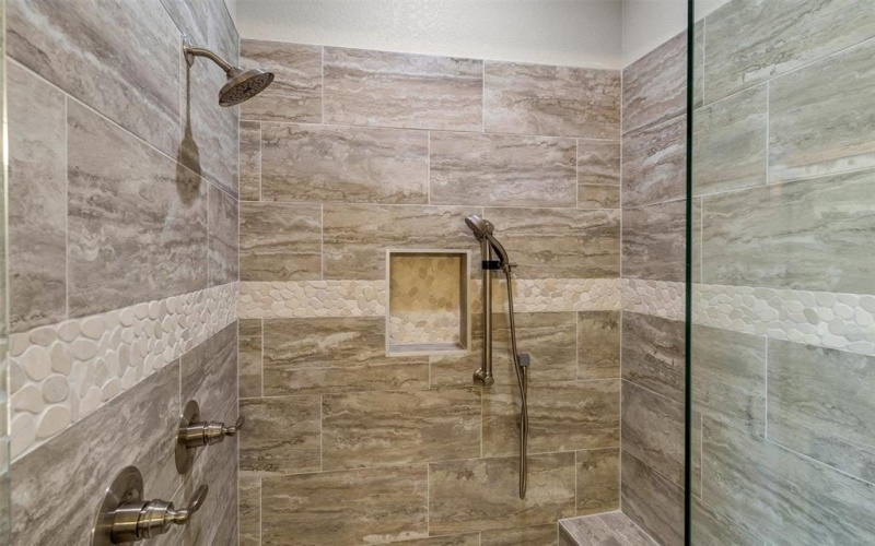 5128 Country Club Drive, Granbury, TX 76049, 4 Habitaciones Habitaciones , ,3 BañosBaños,Residential,En Venta,5128 Country Club Drive,20949559