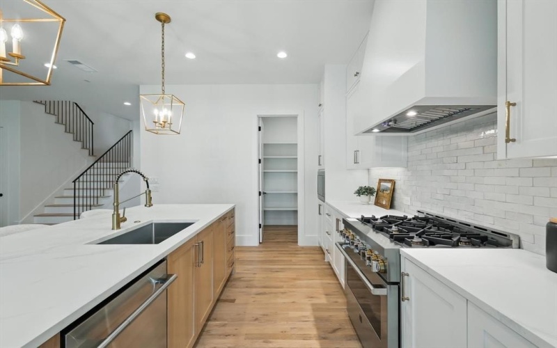 6607 Kenwell Street, Dallas, TX 75209, 5 Bedrooms Bedrooms, ,6 BathroomsBathrooms,Residential,For Sale,6607 Kenwell Street,20950144