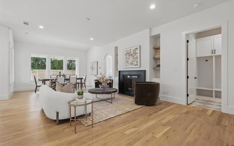 6607 Kenwell Street, Dallas, TX 75209, 5 Bedrooms Bedrooms, ,6 BathroomsBathrooms,Residential,For Sale,6607 Kenwell Street,20950144