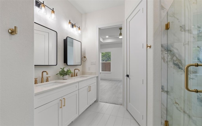 5634 Barkridge Drive, Granbury, TX 76048, 4 Bedrooms Bedrooms, ,3 BathroomsBathrooms,Residential,For Sale,5634 Barkridge Drive,20950763