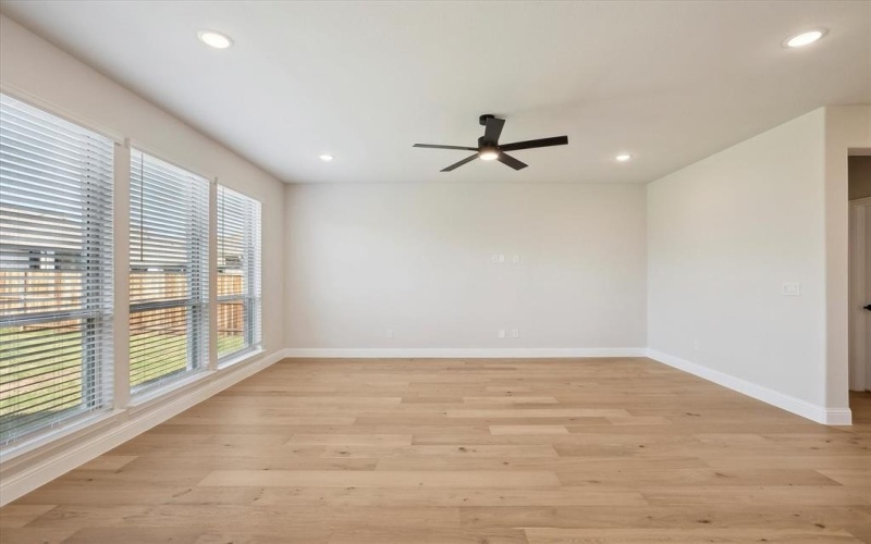 1313 Clearfork Street, Aubrey, TX 76227, 4 Bedrooms Bedrooms, ,2 BathroomsBathrooms,Residential,For Sale,1313 Clearfork Street,20949823