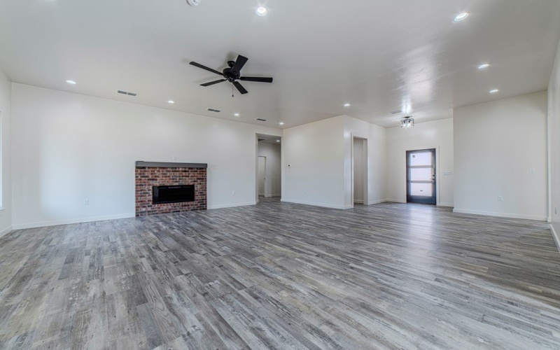 1708 E Main St, Brownfield, TX 79316, 3 Bedrooms Bedrooms, ,2 BathroomsBathrooms,Residential,For Sale,1708 E Main St,50082515
