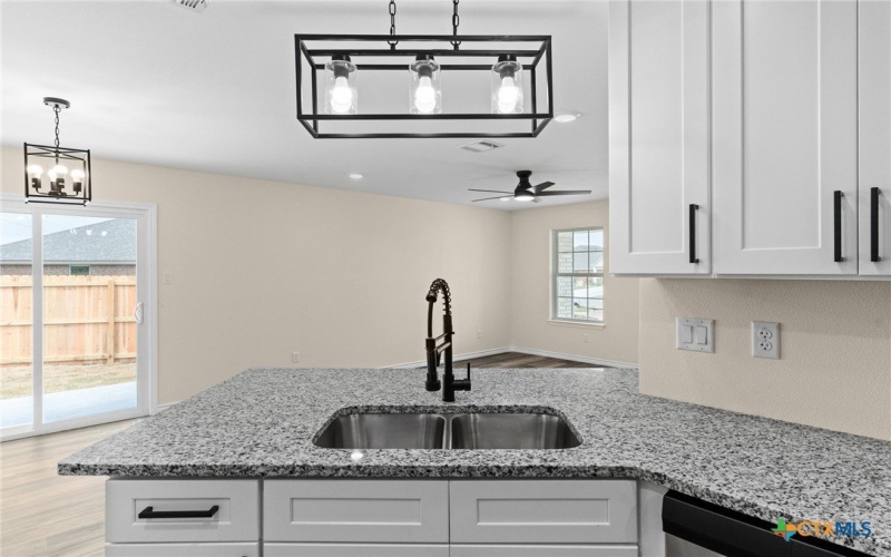 5222 Rose Garden Loop, Killeen, TX 76542, 3 Habitaciones Habitaciones , ,2 BañosBaños,Residential,En Venta,5222 Rose Garden Loop,581669