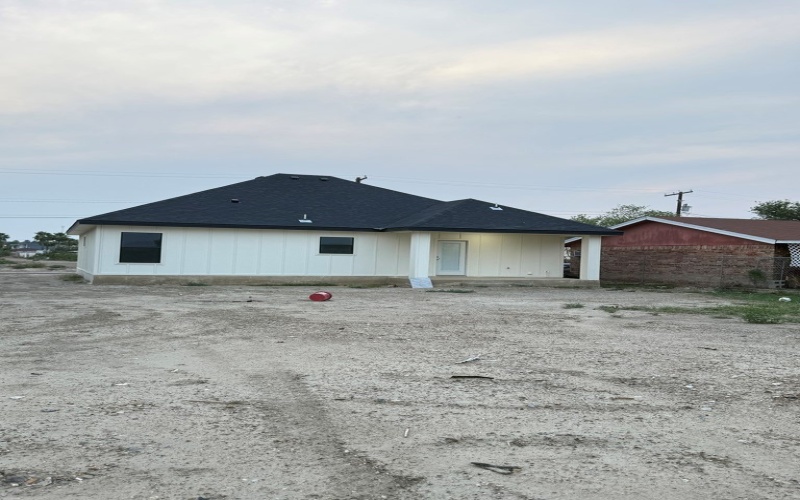 1824 Lewis Street, Eagle Pass, TX 78852, 3 Bedrooms Bedrooms, ,2 BathroomsBathrooms,Residential,For Sale,1824 Lewis Street,81304
