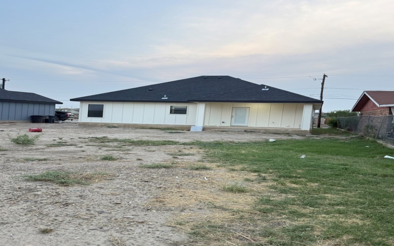1824 Lewis Street, Eagle Pass, TX 78852, 3 Bedrooms Bedrooms, ,2 BathroomsBathrooms,Residential,For Sale,1824 Lewis Street,81304